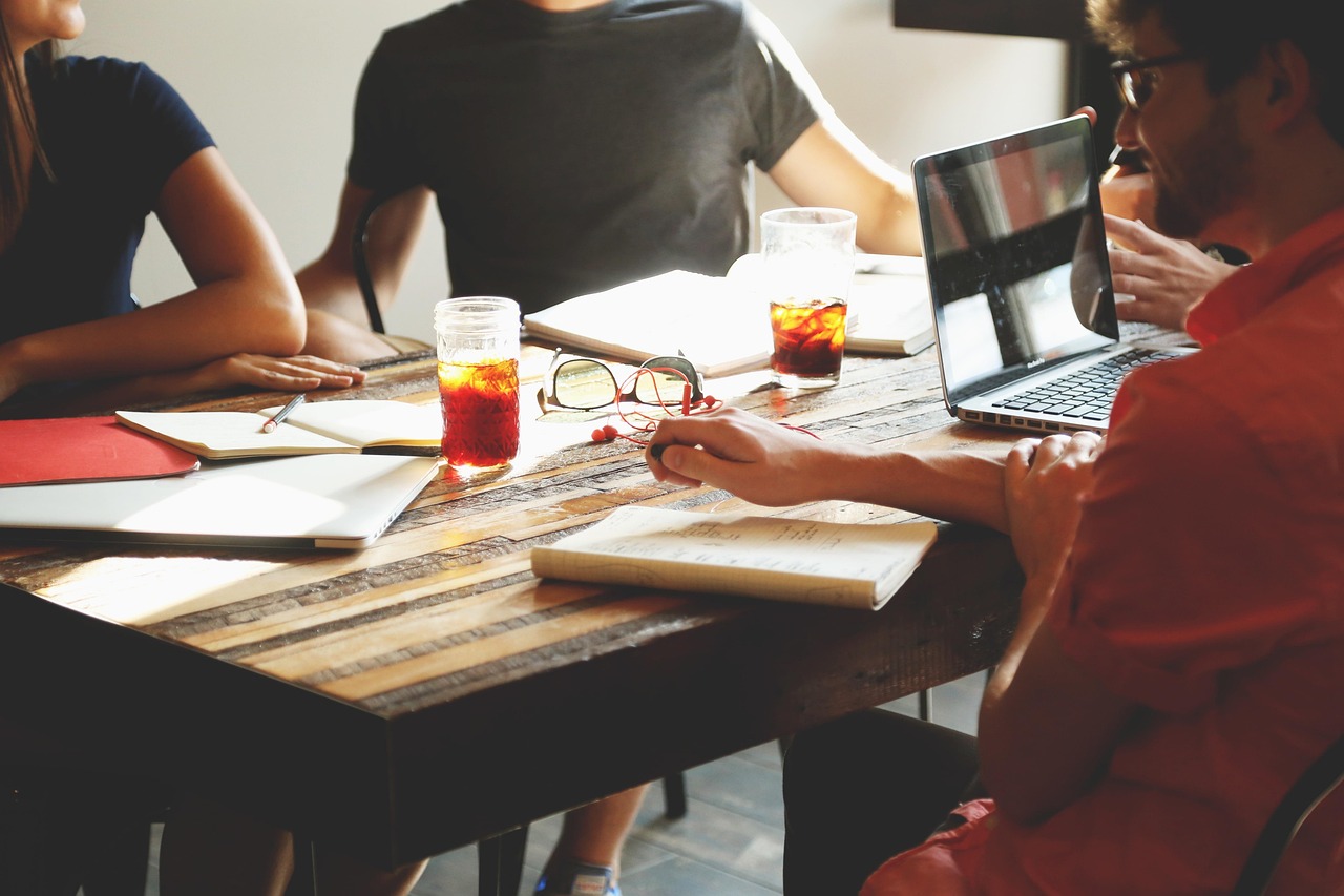 Comment animer une réunion efficace : conseils et bonnes pratiques découvrez comment organiser une réunion efficace pour maximiser la productivité, favoriser la collaboration et atteindre vos objectifs rapidement.